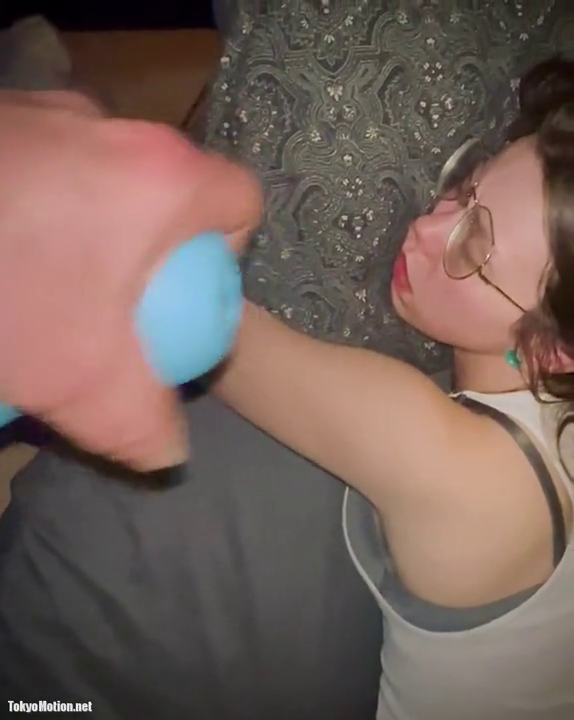 Dad do a facial on daugther while she's sleeping